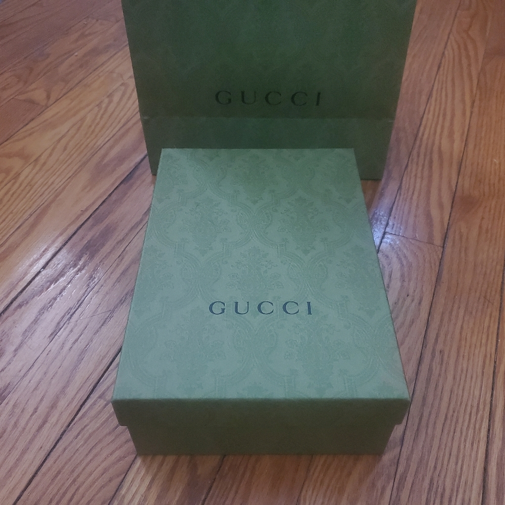COPY - Gucci box and shopping bag